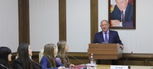 Иван Жуков провёл парламентский урок для школьников Ногинского района